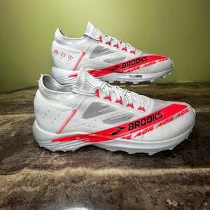 Brooks Catamount Agil  White  Sneakers